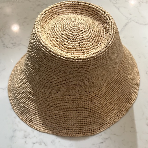 NEW JANESSA LEONE felix bucket hat in natural raffia - Picture 4 of 7
